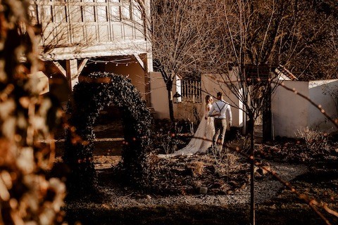 Brautpaar im Garten