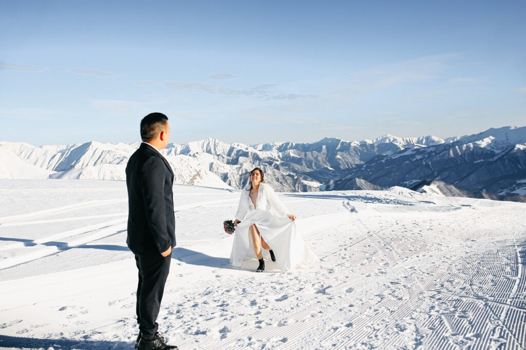 Brautpaar im Schnee