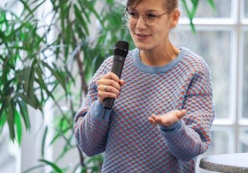 Traurednerin aus Österreich während ihrer Ausbildung